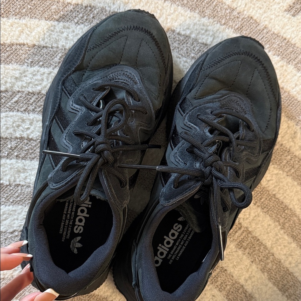 Adidas women’s Ozweego Black Leather Size 7.5